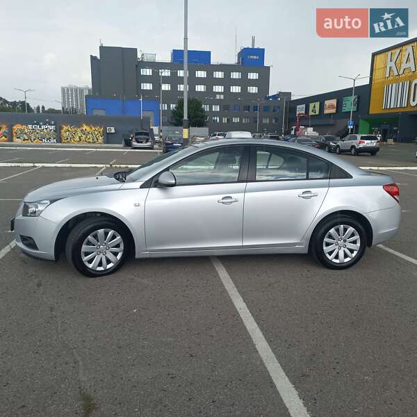 Седан Chevrolet Cruze 2011 в Києві