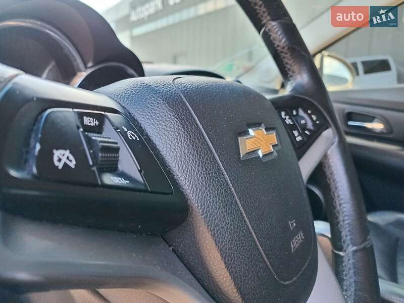 Седан Chevrolet Cruze 2012 в Львове