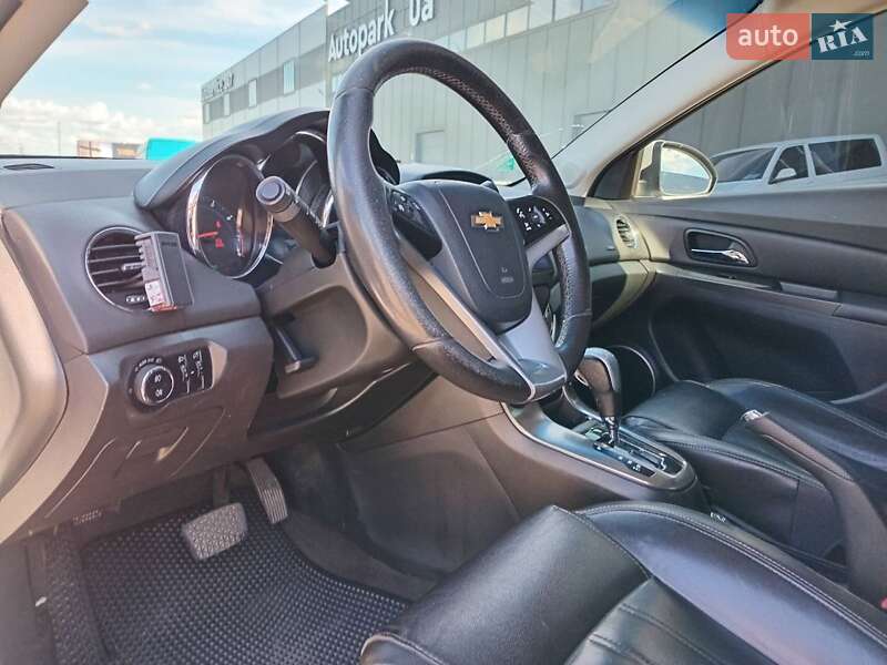 Седан Chevrolet Cruze 2012 в Львове