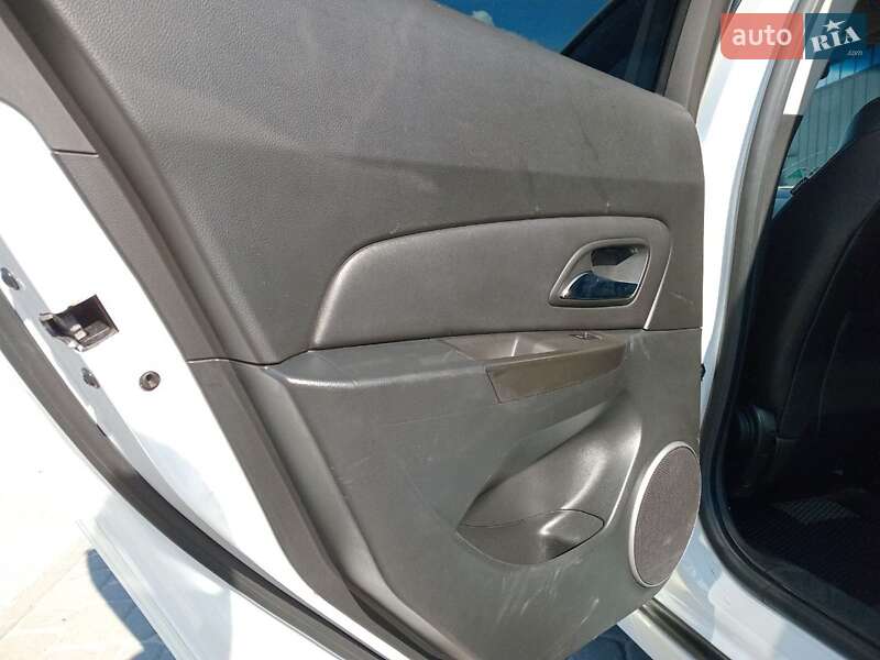 Седан Chevrolet Cruze 2012 в Львове