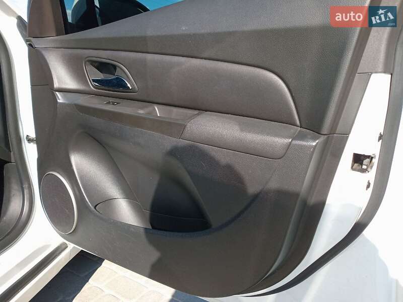 Седан Chevrolet Cruze 2012 в Львове