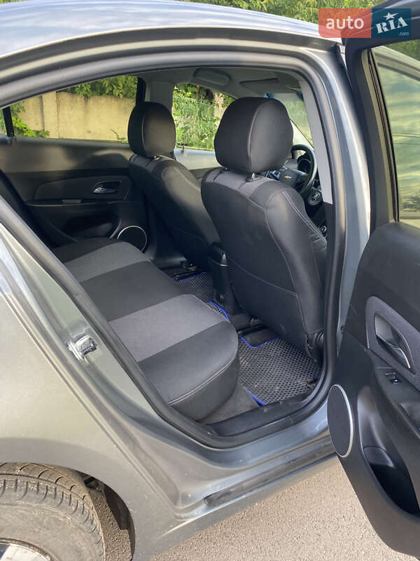 Седан Chevrolet Cruze 2011 в Сумах