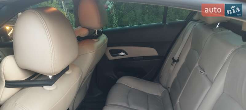 Седан Chevrolet Cruze 2015 в Николаеве