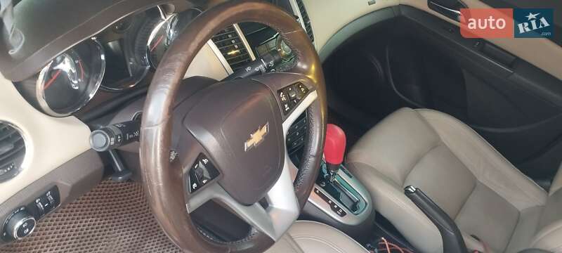 Седан Chevrolet Cruze 2015 в Николаеве