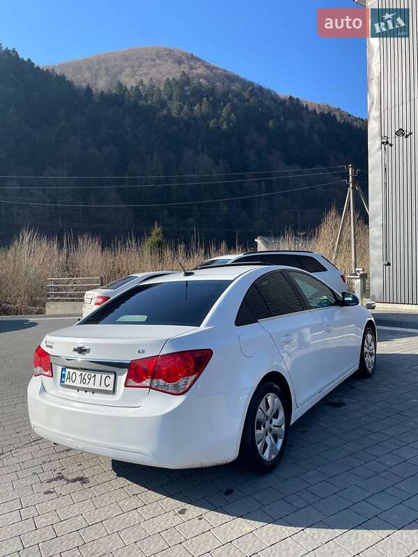 Седан Chevrolet Cruze 2014 в Міжгір'ї