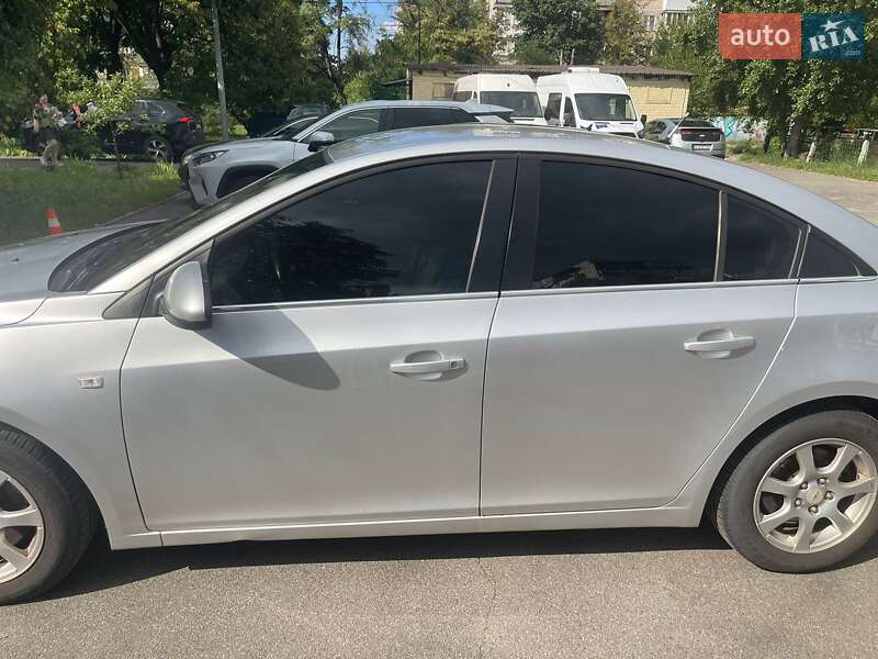 Седан Chevrolet Cruze 2011 в Киеве
