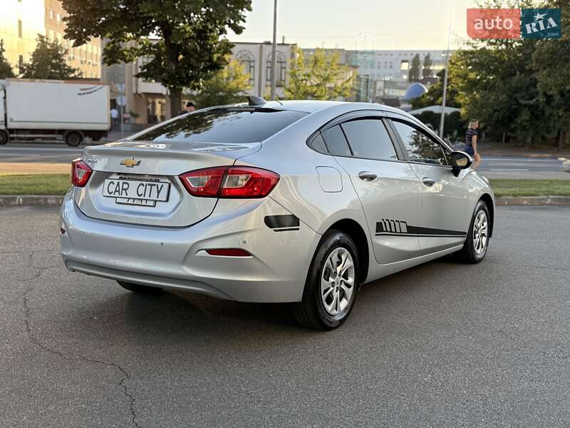Седан Chevrolet Cruze 2018 в Киеве