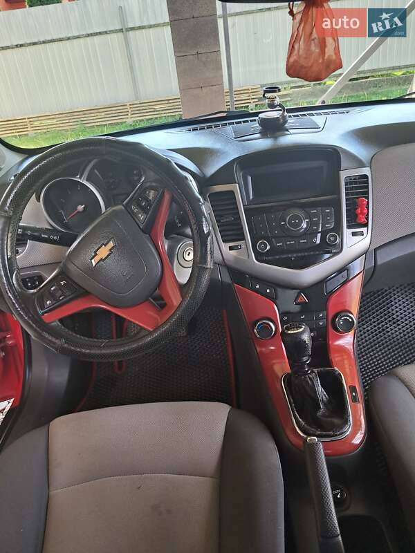 Седан Chevrolet Cruze 2009 в Ганичах