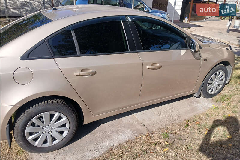 Седан Chevrolet Cruze 2011 в Каменском
