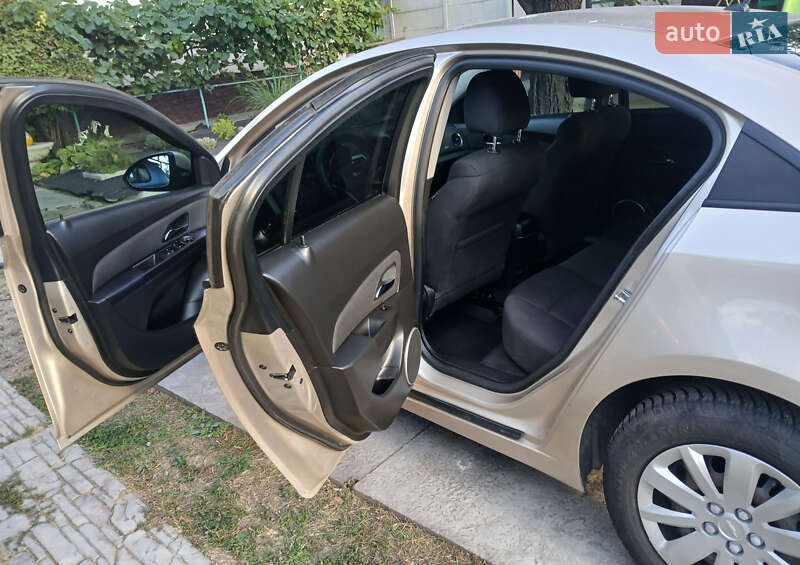 Седан Chevrolet Cruze 2011 в Каменском