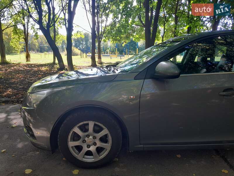Седан Chevrolet Cruze 2010 в Казатине