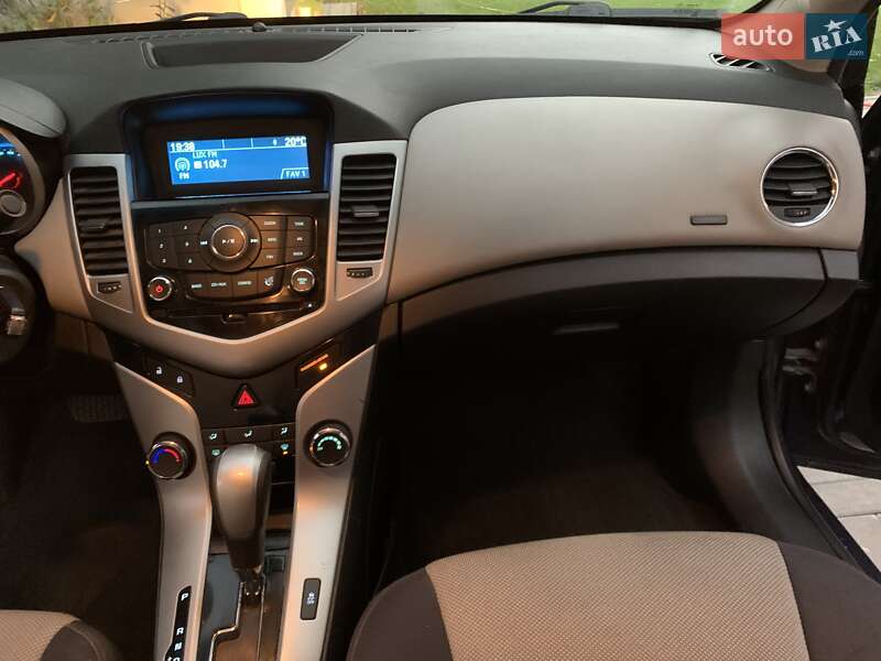 Седан Chevrolet Cruze 2012 в Львове