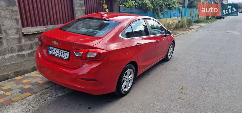 Седан Chevrolet Cruze 2017 в Ужгороді