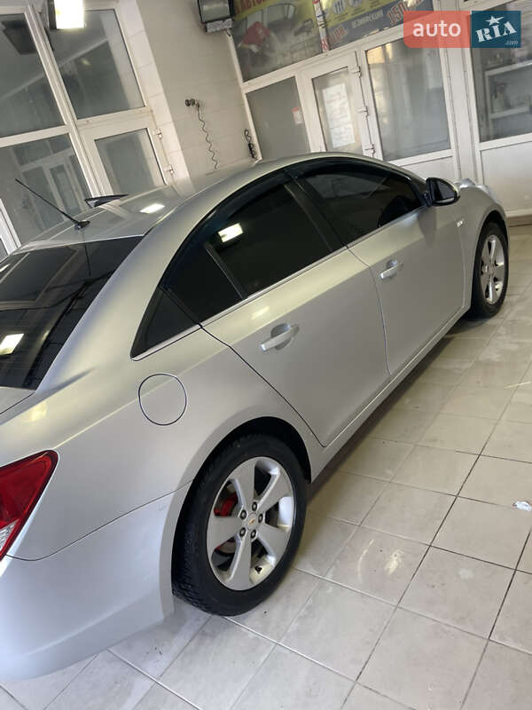 Седан Chevrolet Cruze 2011 в Первомайске
