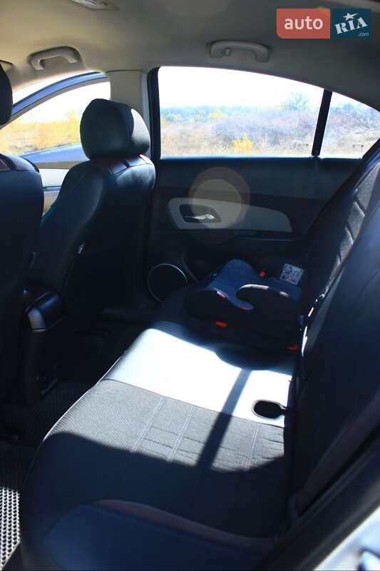 Седан Chevrolet Cruze 2011 в Павлограді