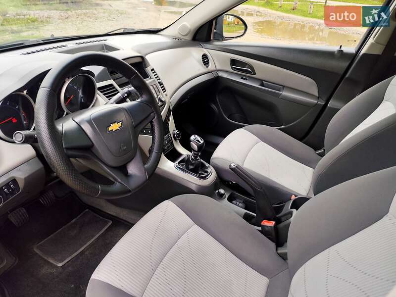 Седан Chevrolet Cruze 2009 в Киеве фото 23 Седан Chevrolet Cruze 2009 в Киеве