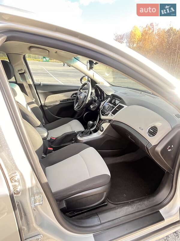 Седан Chevrolet Cruze 2011 в Луцке фото 8 Седан Chevrolet Cruze 2011 в Луцке