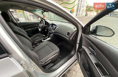 Хэтчбек Chevrolet Cruze 2012 в 