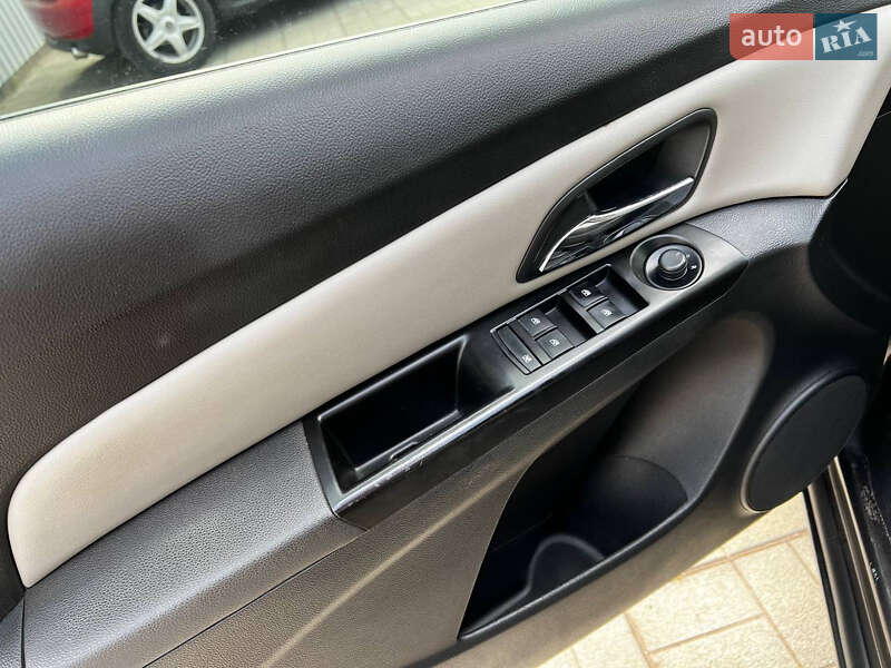 Седан Chevrolet Cruze 2014 в Днепре