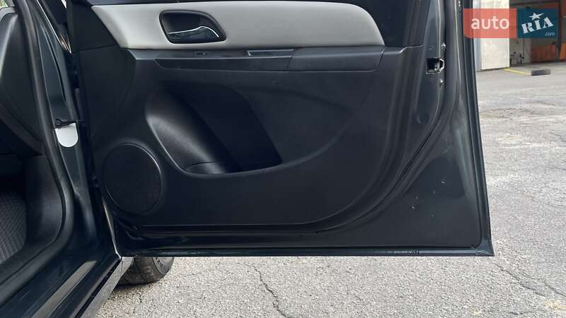 Седан Chevrolet Cruze 2013 в Полтаві