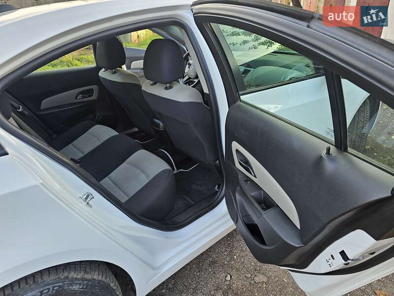 Седан Chevrolet Cruze 2015 в Кривому Розі