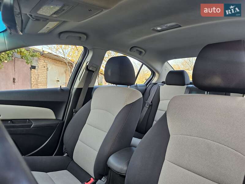 Седан Chevrolet Cruze 2015 в Кривому Розі