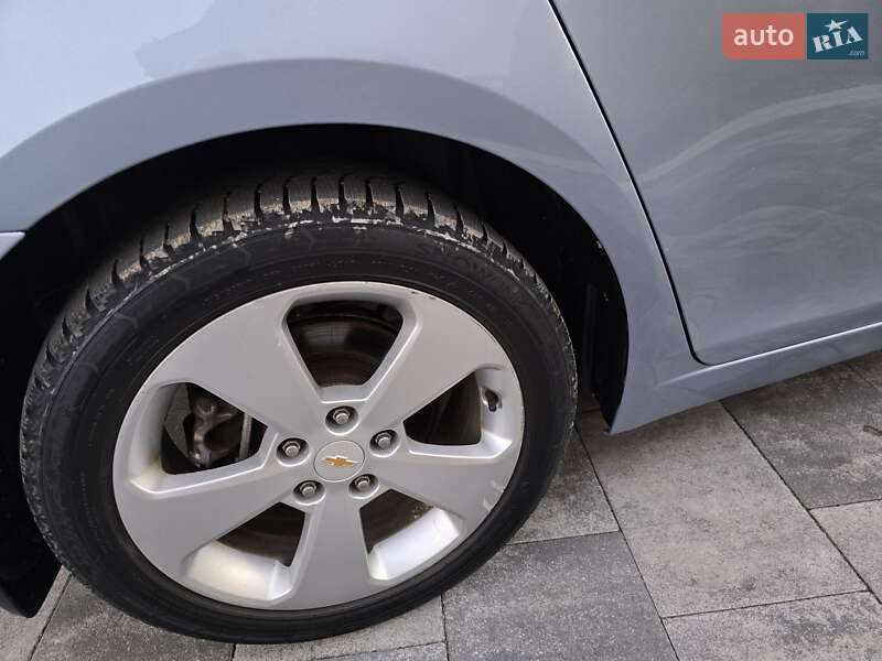 Седан Chevrolet Cruze 2011 в Ивано-Франковске
