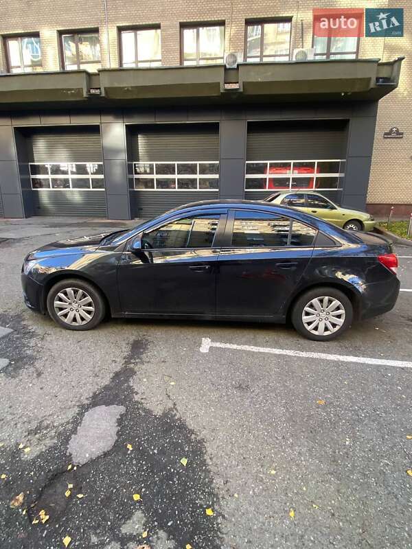 Седан Chevrolet Cruze 2011 в Киеве фото 2 Седан Chevrolet Cruze 2011 в Киеве