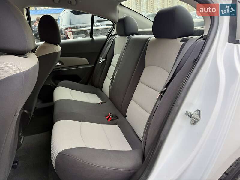 Седан Chevrolet Cruze 2015 в Харькове фото 8 Седан Chevrolet Cruze 2015 в Харькове