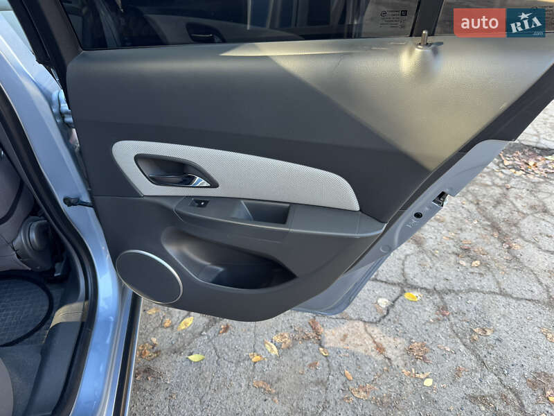 Седан Chevrolet Cruze 2010 в Покрове