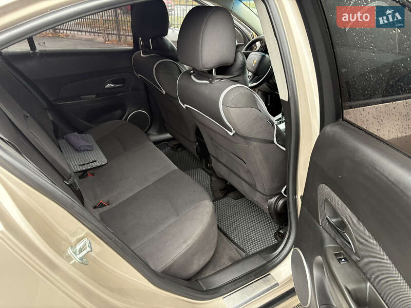 Седан Chevrolet Cruze 2011 в Чернигове