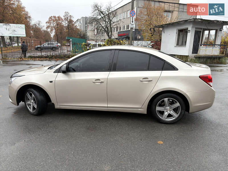Седан Chevrolet Cruze 2011 в Чернигове