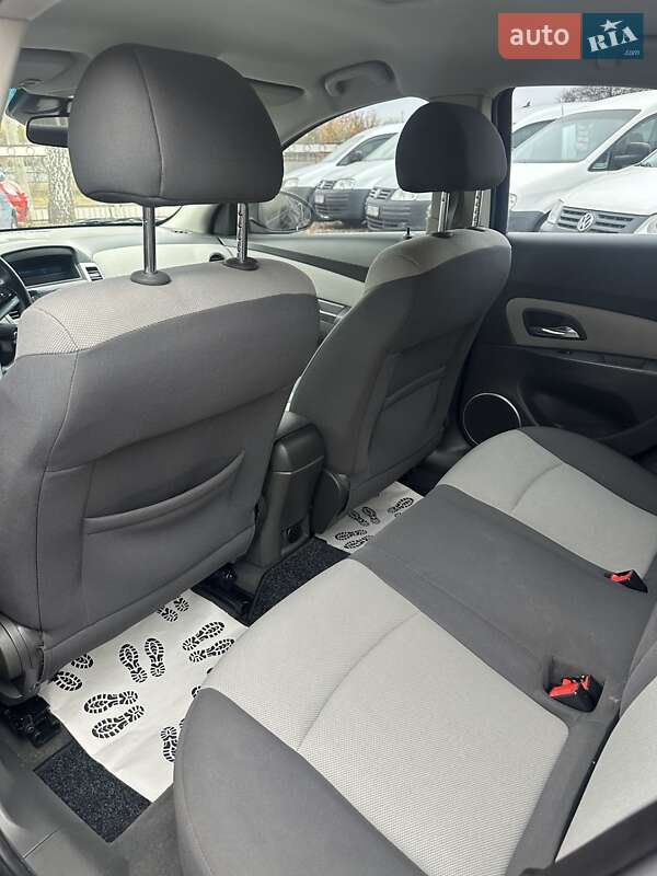 Седан Chevrolet Cruze 2010 в Смеле