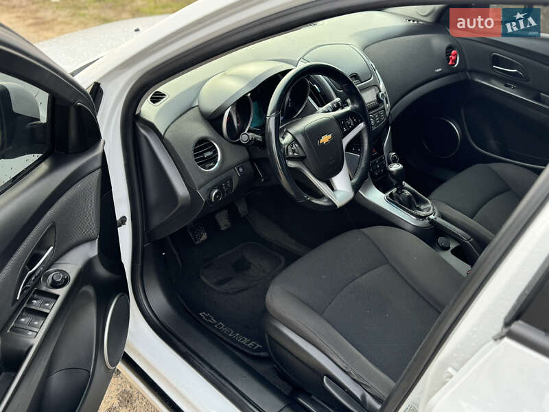 Универсал Chevrolet Cruze 2016 в Киеве фото 5 Универсал Chevrolet Cruze 2016 в Киеве