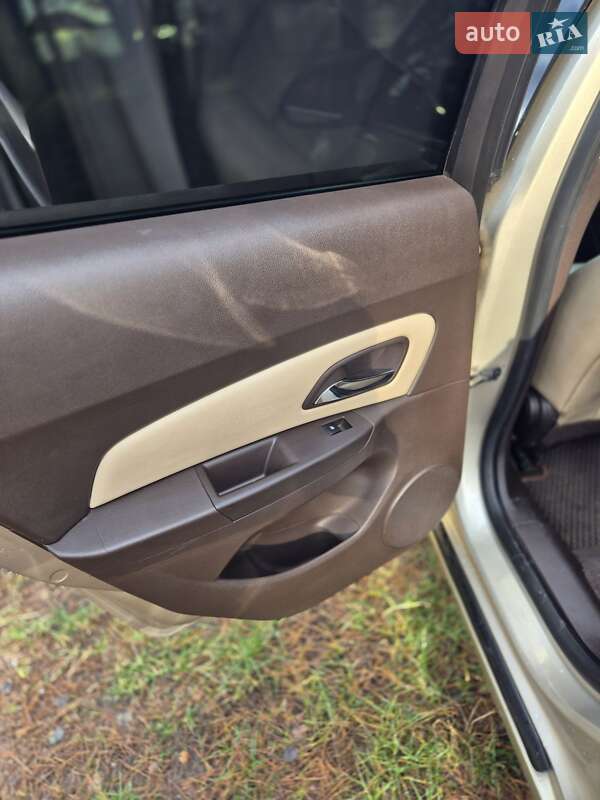 Седан Chevrolet Cruze 2013 в Чернигове