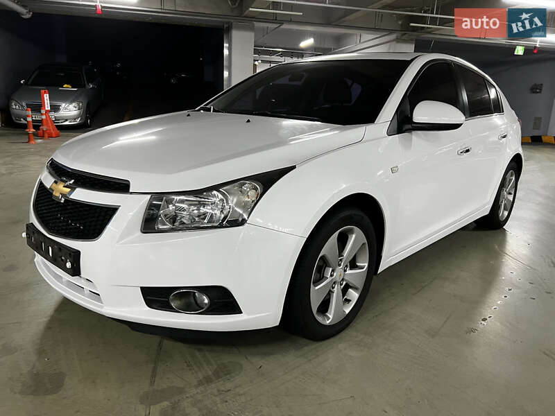 Хэтчбек Chevrolet Cruze 2012 в Новоселице