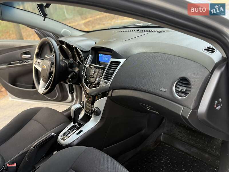 Седан Chevrolet Cruze 2012 в Львові