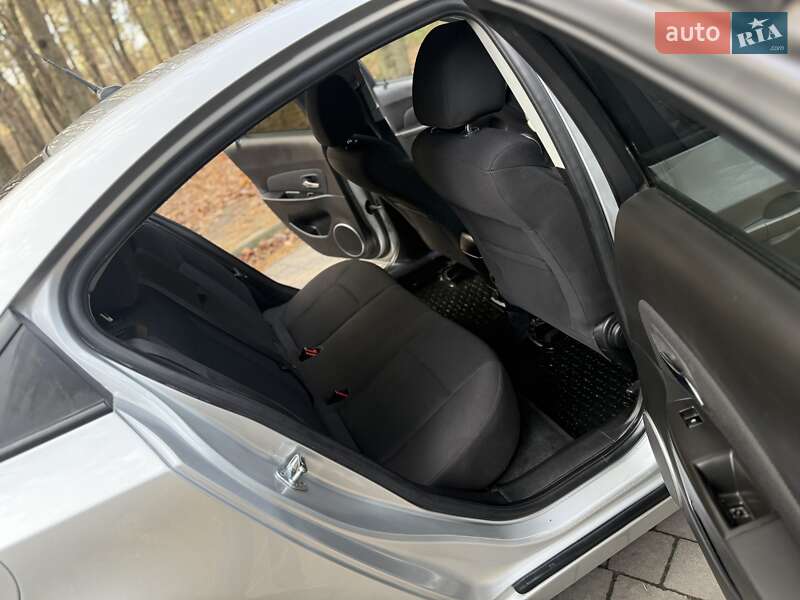 Седан Chevrolet Cruze 2012 в Львові