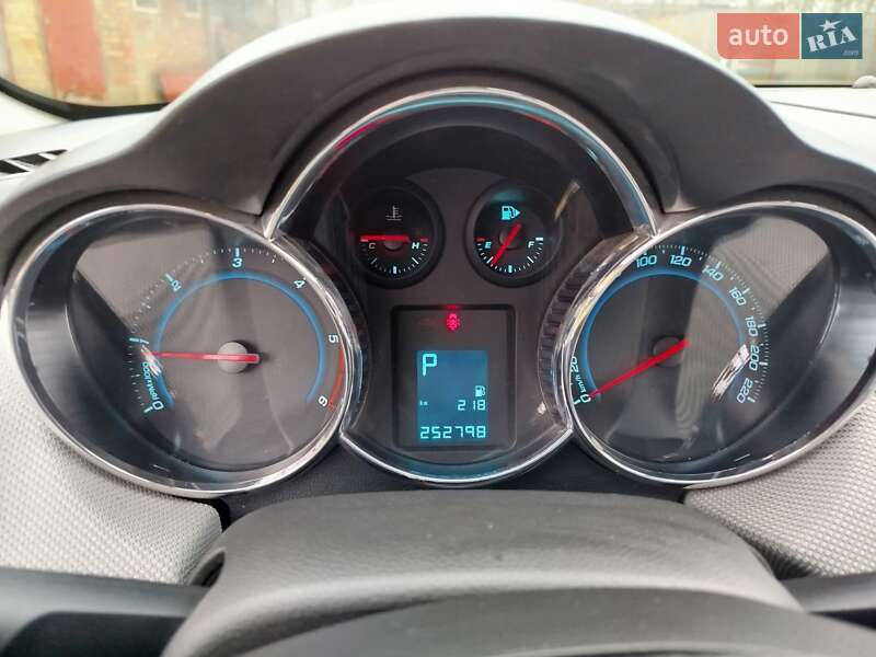 Седан Chevrolet Cruze 2011 в Буче