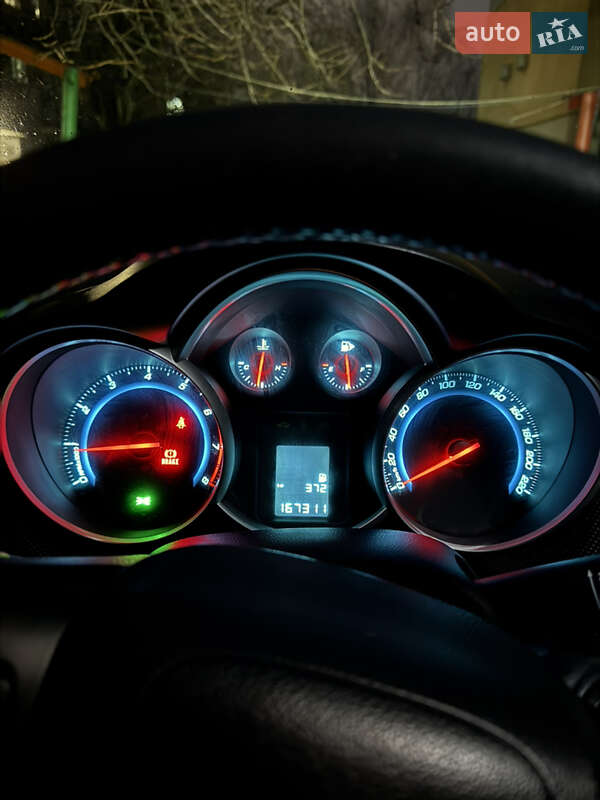 Седан Chevrolet Cruze 2011 в Сарнах