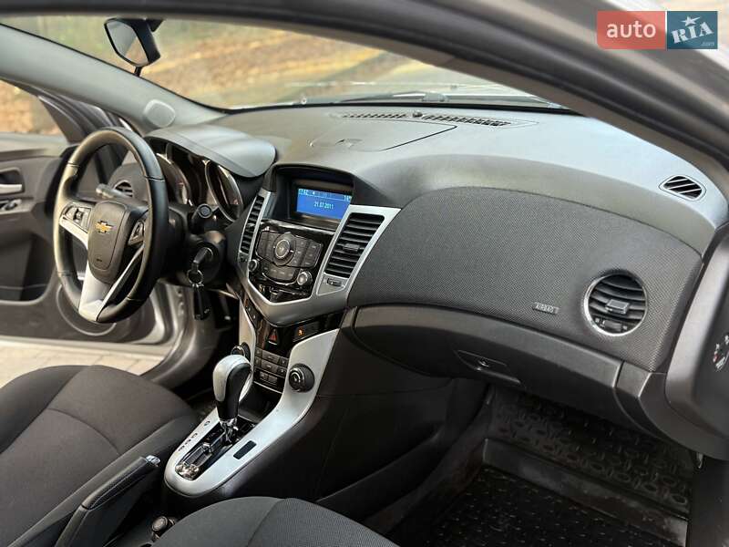 Седан Chevrolet Cruze 2012 в Львові