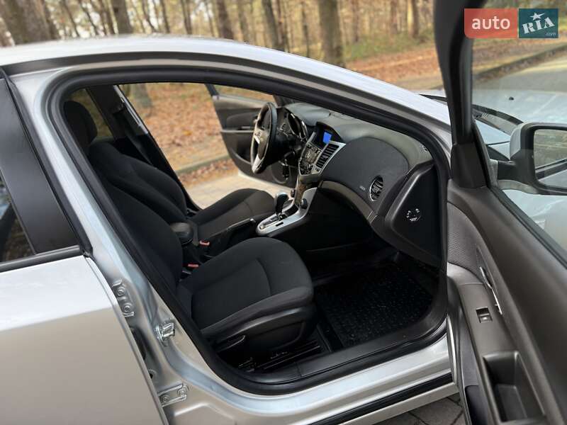 Седан Chevrolet Cruze 2012 в Львові