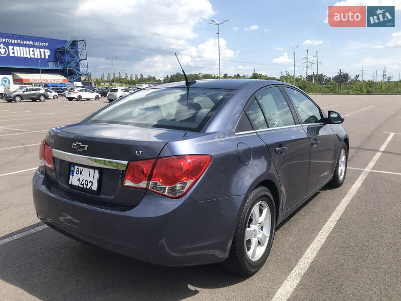 Седан Chevrolet Cruze 2012 в Ровно