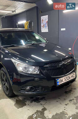 Седан Chevrolet Cruze 2011 в Сарнах