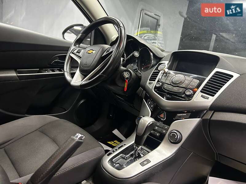 Седан Chevrolet Cruze 2013 в Чернівцях
