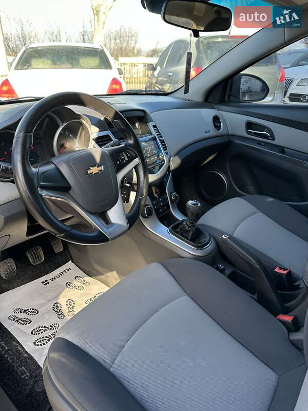 Седан Chevrolet Cruze 2010 в Смілі
