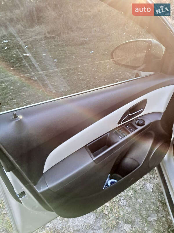 Седан Chevrolet Cruze 2013 в Киеве