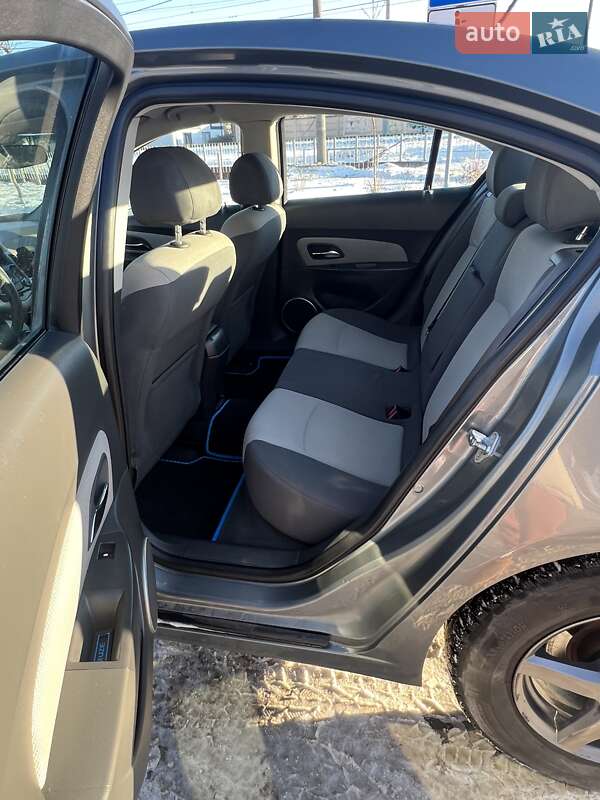Седан Chevrolet Cruze 2010 в Львові