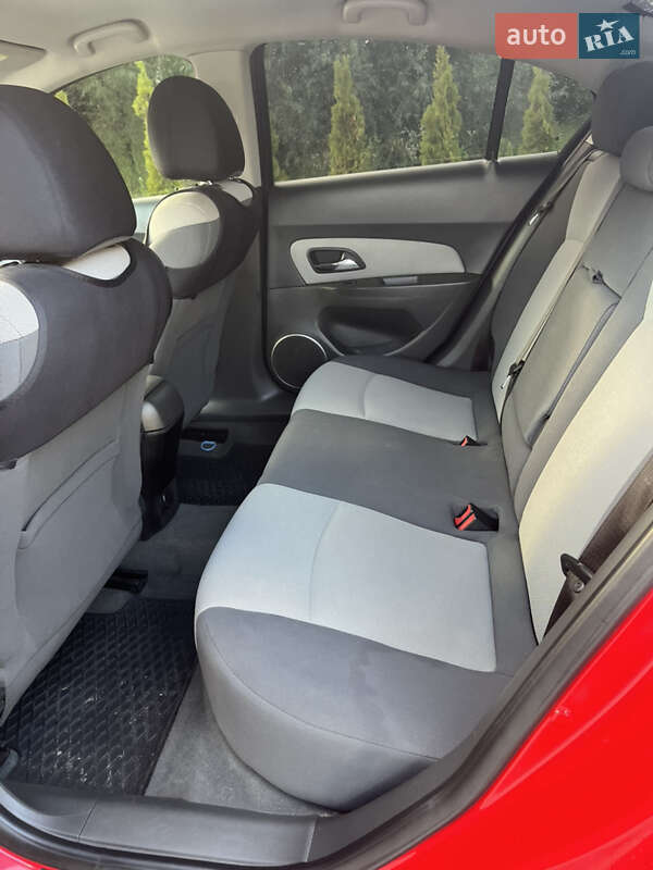 Седан Chevrolet Cruze 2010 в Дрогобичі