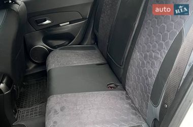 Седан Chevrolet Cruze 2011 в Черновцах